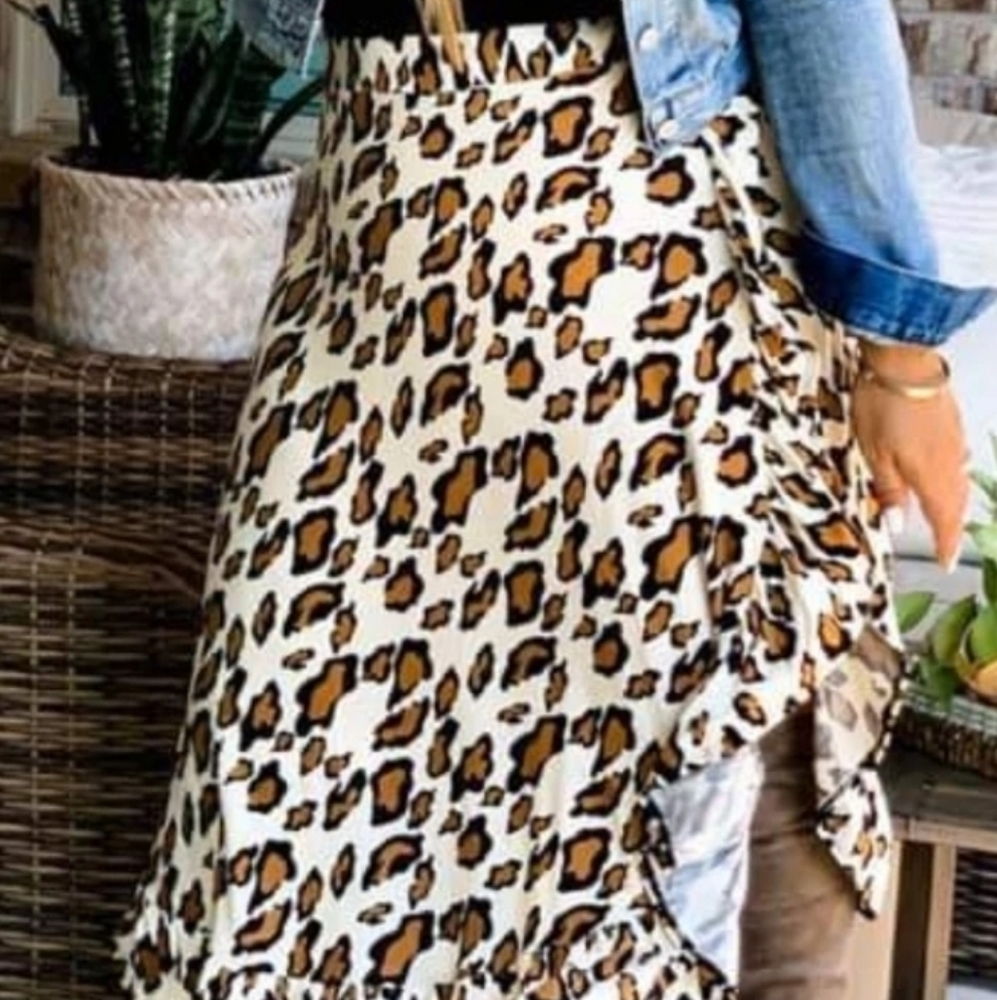 Leopard skirt
